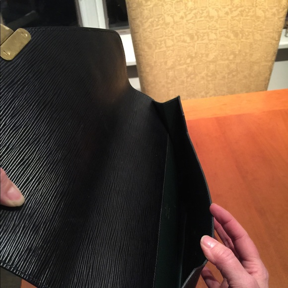 Luis Vuitton attaché - Picture 3 of 10